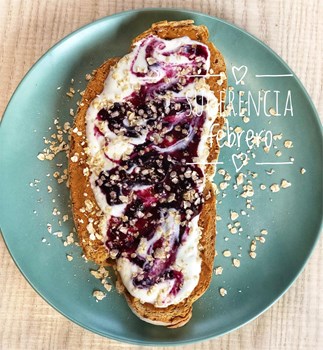 Tostada de cacahuete y yogurt - Imagen 1