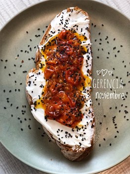 Tostada de queso y tomate - Imagen 1